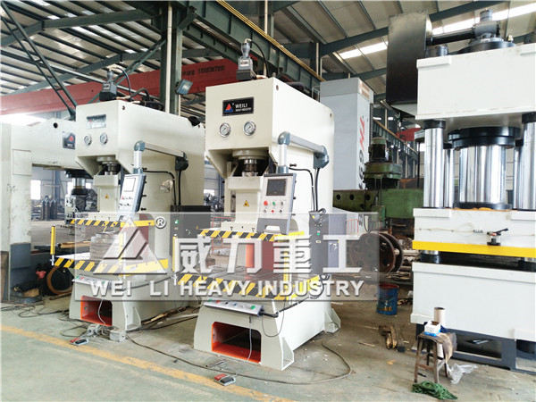 數(shù)控液壓沖床生產(chǎn)車間