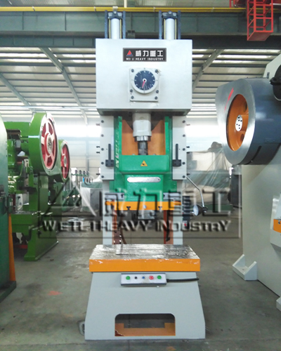 200噸氣動沖床加工完成車間