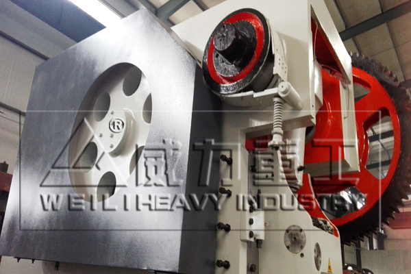 160噸深喉沖床組成細(xì)節(jié)