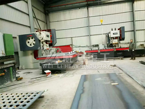 使用200噸深喉沖床沖孔除塵器花板的注意事項 使用200噸深喉沖床沖孔除塵器花板的注意事項